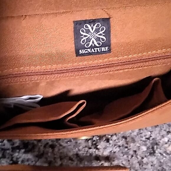 SIGNATURE Brown Tassel Crossbody Bag. NWOT - Picture 10 of 13